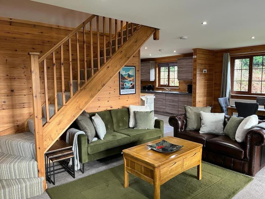 Artro Lodge Luxury 3 Bedroom, 3 Bathroom & Hot Tub Ланбедър Екстериор снимка