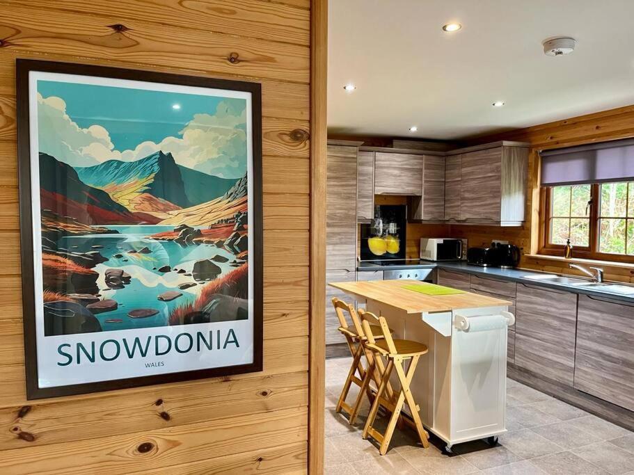 Artro Lodge Luxury 3 Bedroom, 3 Bathroom & Hot Tub Ланбедър Екстериор снимка