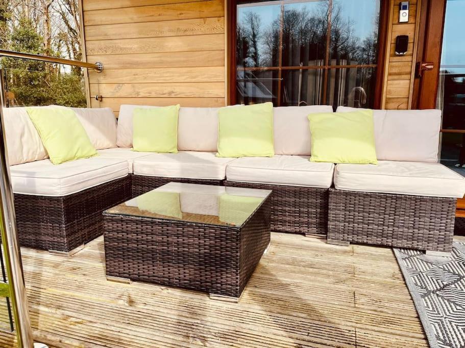 Artro Lodge Luxury 3 Bedroom, 3 Bathroom & Hot Tub Ланбедър Екстериор снимка