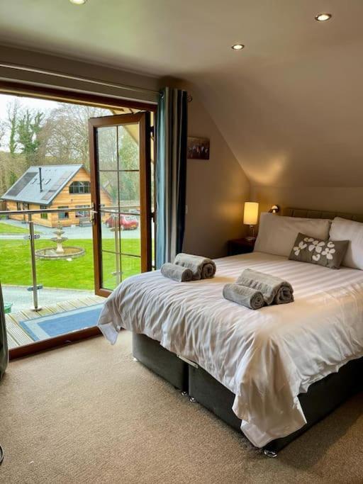 Artro Lodge Luxury 3 Bedroom, 3 Bathroom & Hot Tub Ланбедър Екстериор снимка
